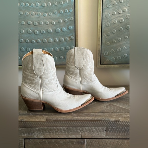 Idyllwind White Ankle Boots - Picture 9 of 13